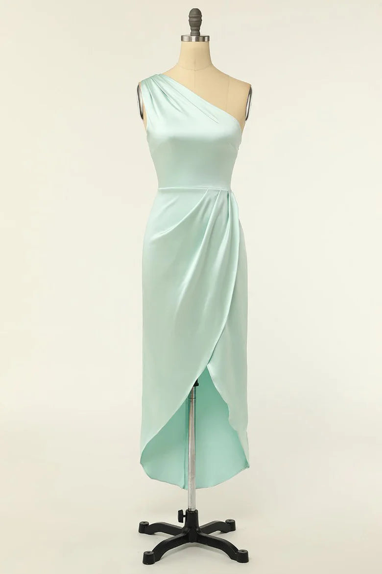 Vestido de dama de honor de satén con un solo hombro